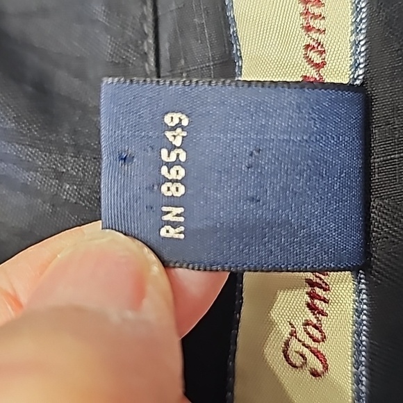 TOMMY BAHAMA 💯 % Silk, casual button-down shirt. Enbroidery back. Lg - Picture 9 of 9